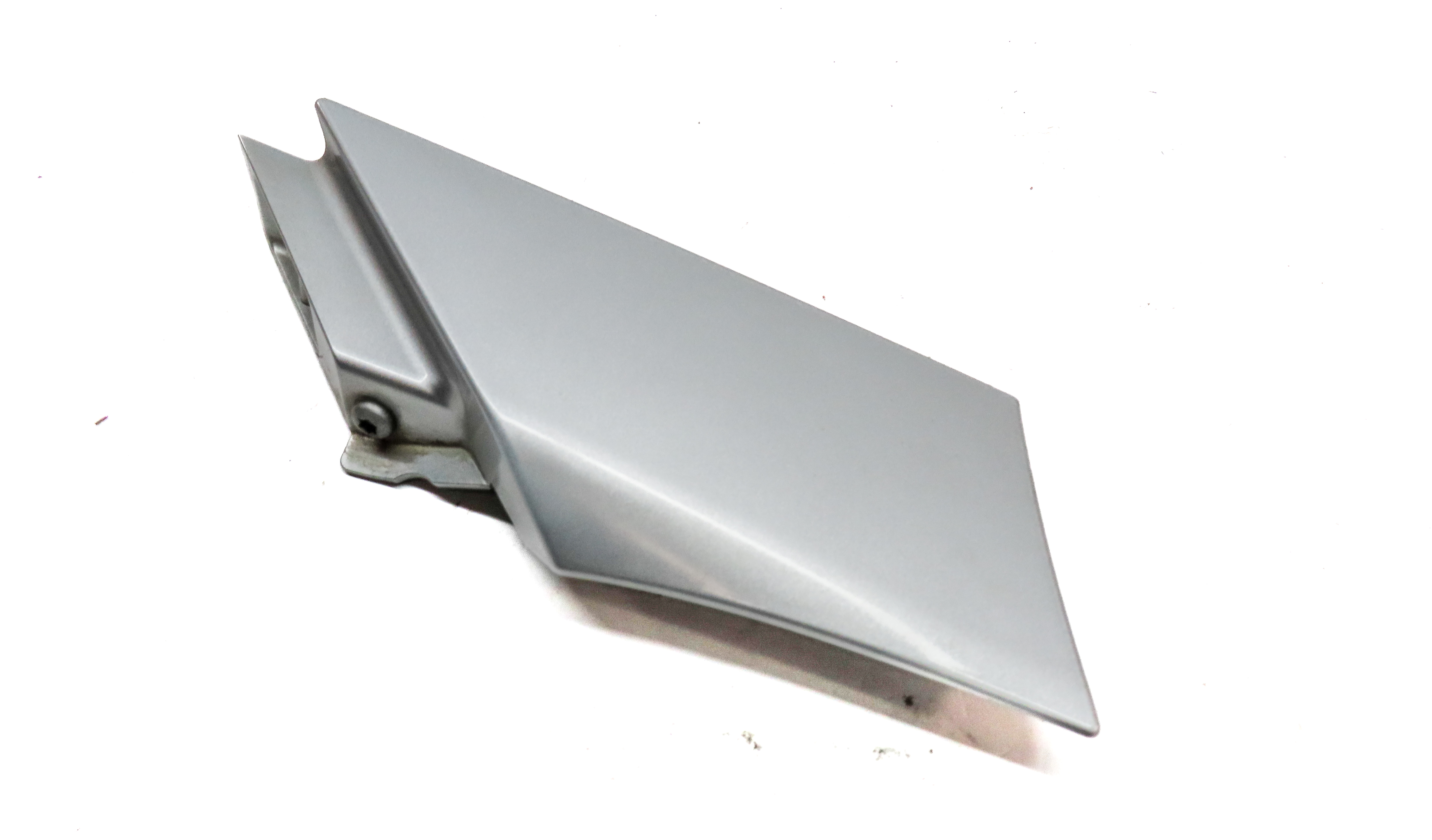 2016 LAND DISCOVERY SPORT L550 FRONT RIGHT FENDER PILLAR TRIM CAP (SILVER) — exact item pictured